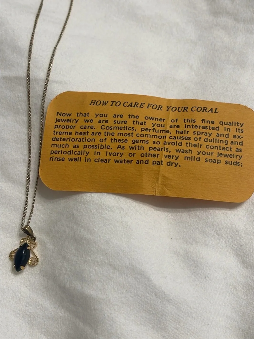 MAUI DIVERS HAWAII Gold Vintage Pendant Necklace with Coral Stone